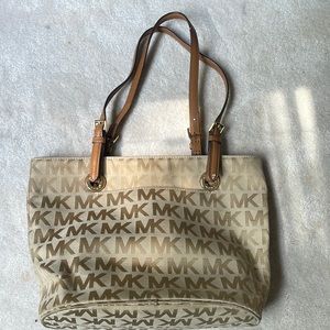 Michael Kors purse ⭐️Make an offer